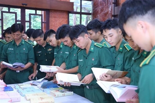 Ý kiến về Cuốn sách của Tổng Bí thư Nguyễn Phú Trọng: Góp phần phát triển, hoàn thiện đường lối quân sự